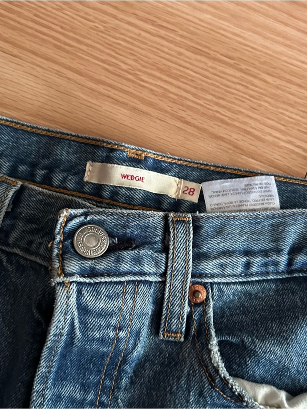 Levi’s Wedgie Big E Button Fly Jorts Women’s 28 - Picture 2 of 12